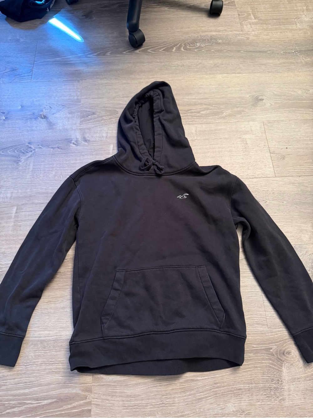 Hollister Men’s Black Pullover Hoodie with Small Chest Logo